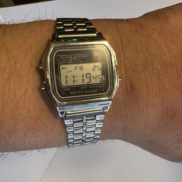 Vintage Style Stainless Steel Digital Watch Alarm Chrono Water Resist - Picture 3 of 3